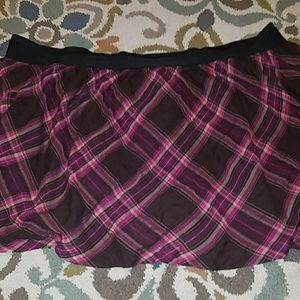 Knee length plaid skirt--- WITH POCKETS!!